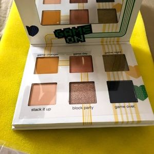 Tetris Game On Eyeshadow Palette